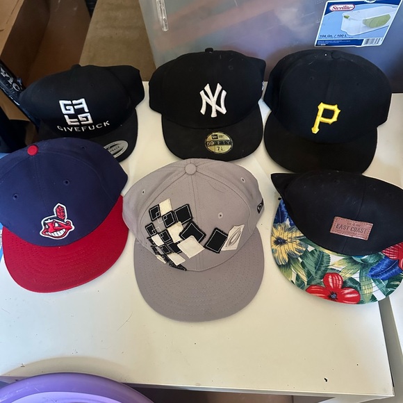 Collection of Baseball Caps - Picture 3 of 3